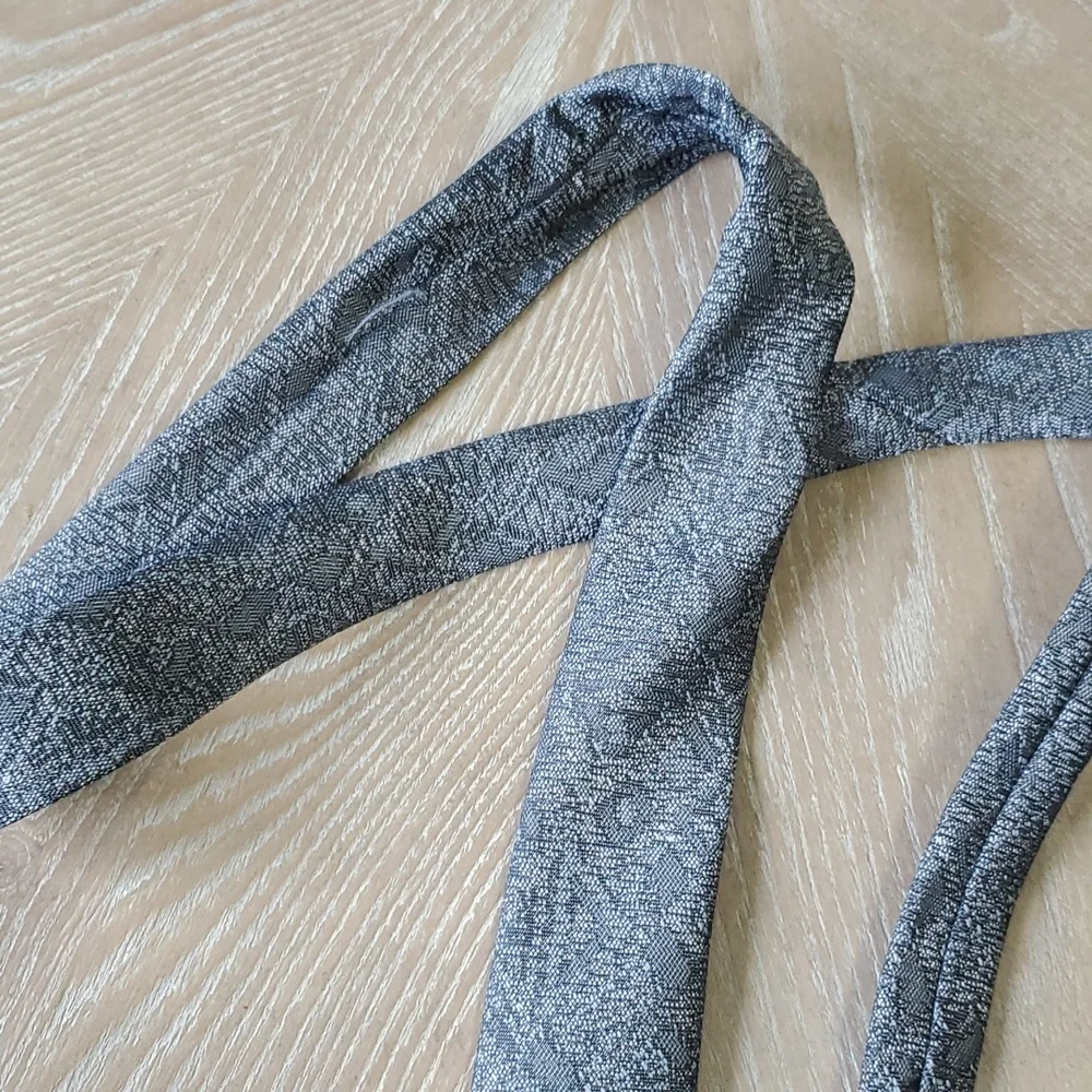 Vintage 1980's skinny gray tie - Picture 4 of 5